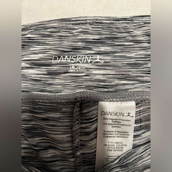 Danskin black/white leggings. Sz (12-14) - Picture 4 of 6
